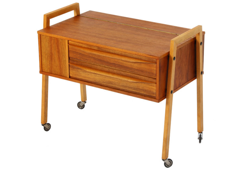 Wheelie sewing table