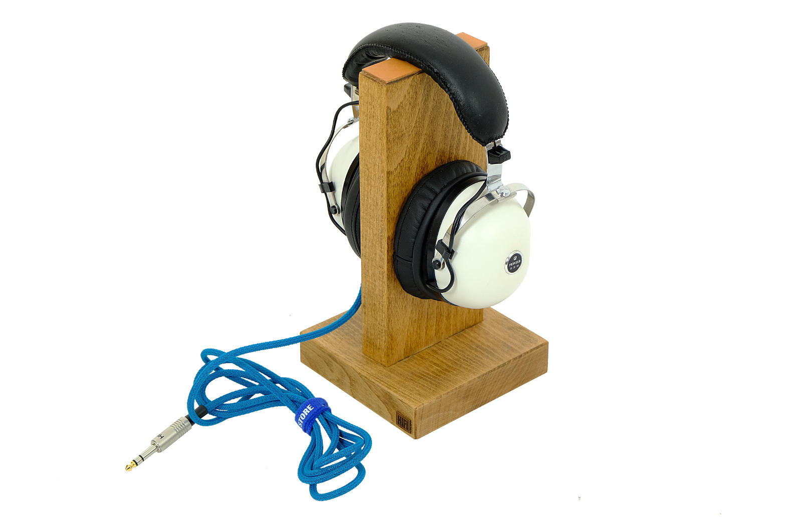 STORE headphone stands