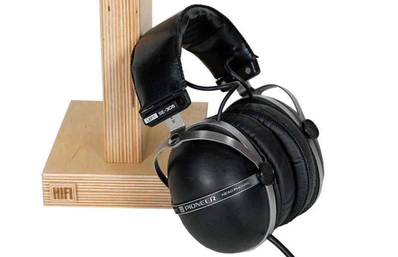 Pioneer SE-305 headphones. Classic Vintage
