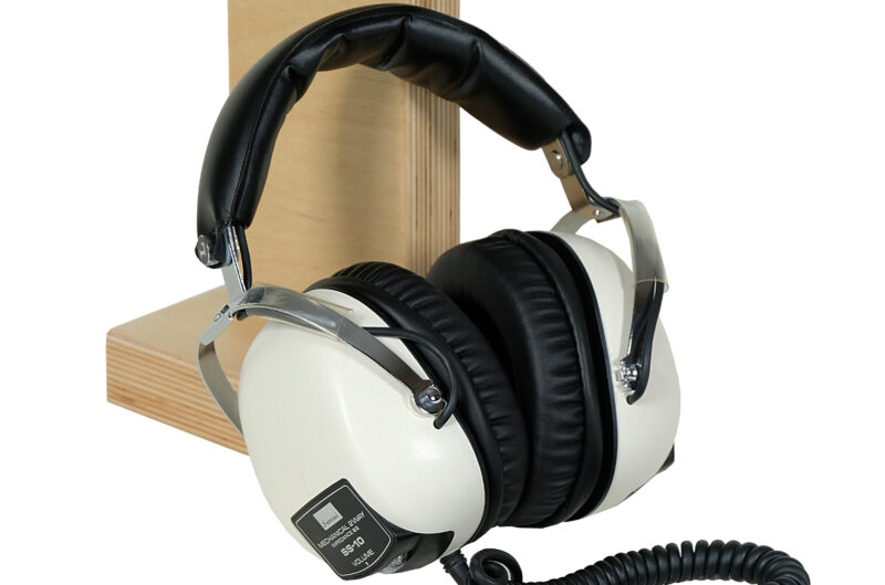 Sansui SS-10 headphones. Classic Vintage. Stand included in the price. Sansui SS-10, vintage headphones
