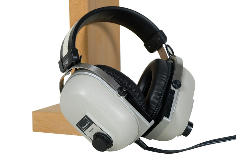 Sansui SS-60 headphones. Classic Vintage. Stand included in the price. Sansui SS-60, vintage headphones