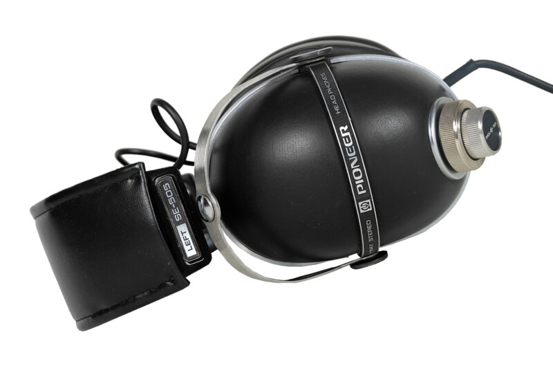Pioneer SE-505 headphones. Classic Vintage. HI-FI. Stand included in the price. Pioneer SE-505, vintage headphones